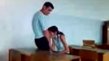Азербайджанская студентка делает минет в классе