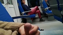 Отсосала дрочеру член в поезде
